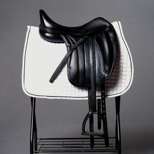 2015 Equipe Viktoria Dressage Saddle 17.5"